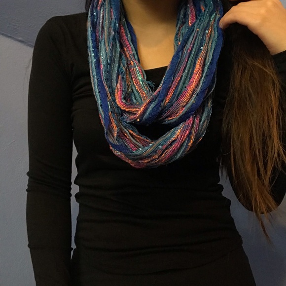 SCARVES - Picture 3 of 4